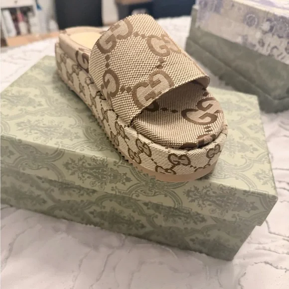 Gucci Beige and Brown GG Canvas Platform Slide - Picture 2 of 4